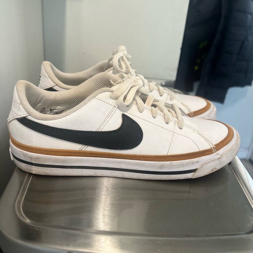 Nike court legacy
